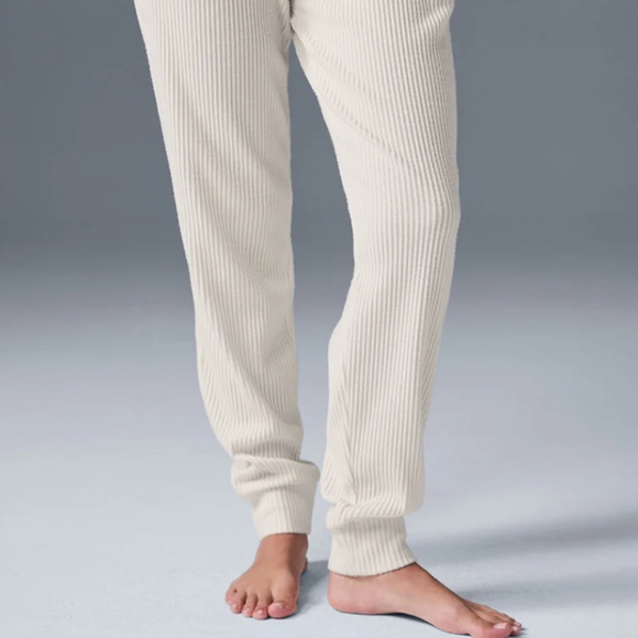 ALO Muse Sweatpants in Ivory White, Size XS - Picture 5 of 11